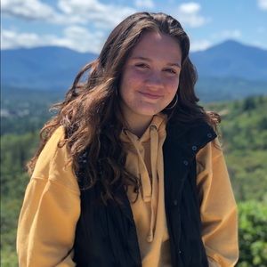 Meet your Posher, Emily